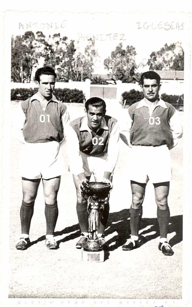 FOOT USSCT AIN TEMOUCHENT 1954 COUPE AFN LES RECRUES D ESPAGNE.JPG